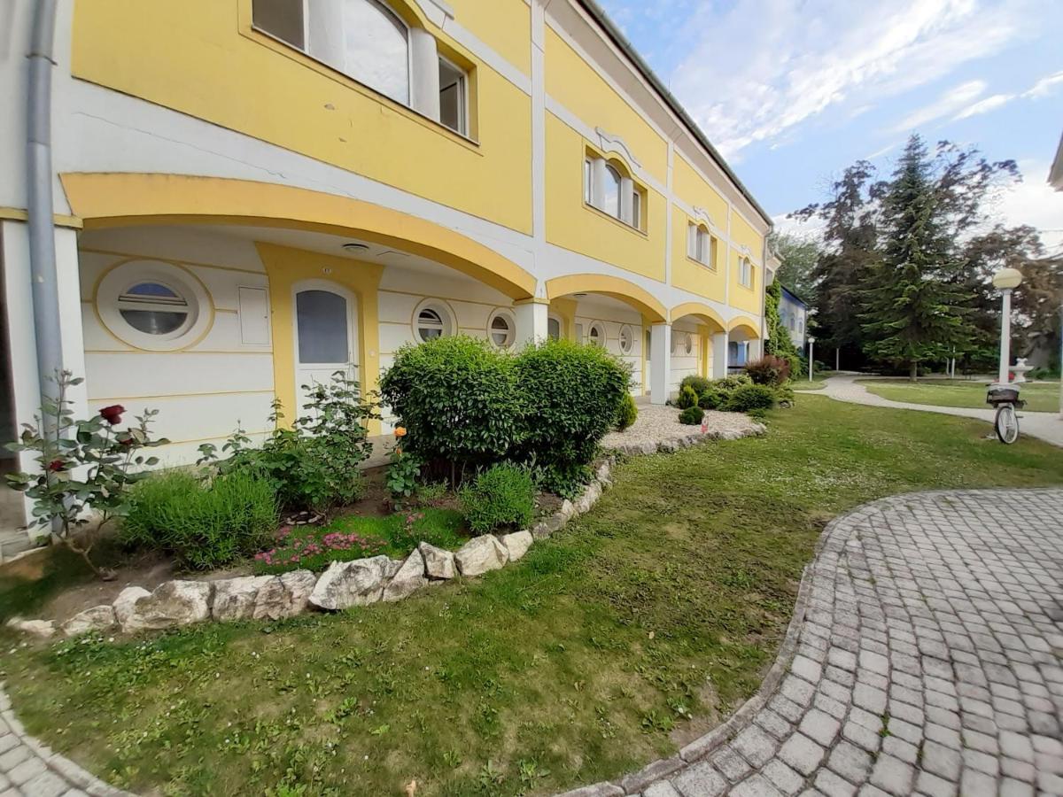Thermal Garden Mosonmagyaróvár Exteriör bild